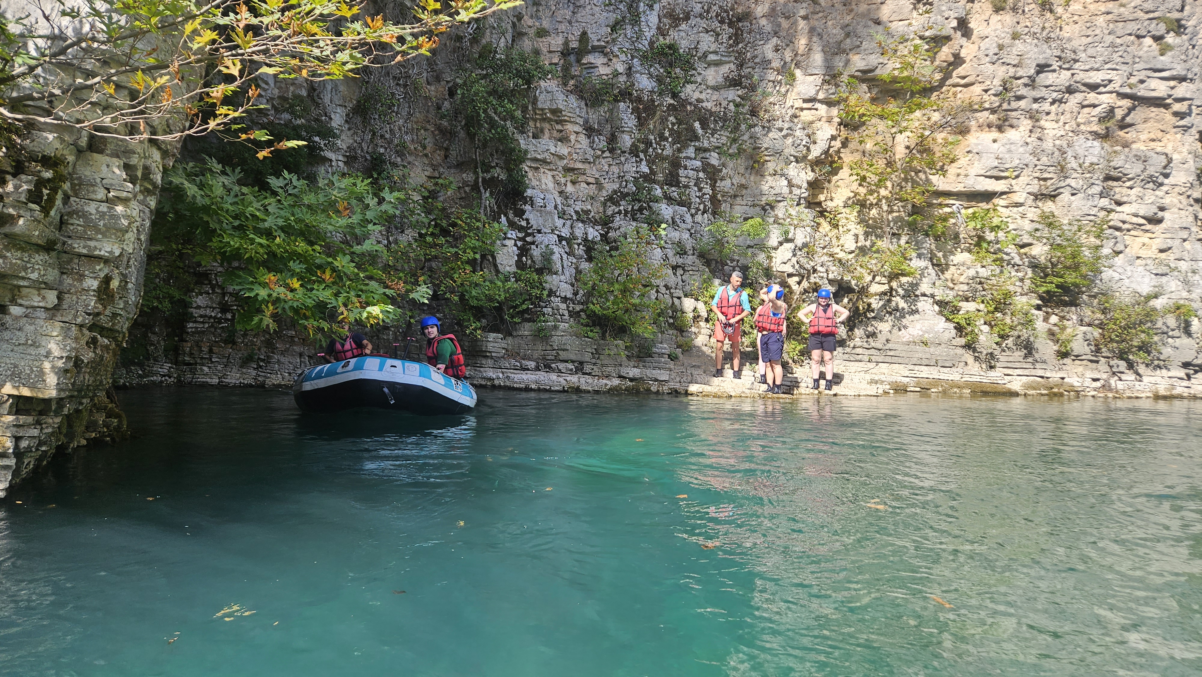 media_826DYQX4F46FQDRT