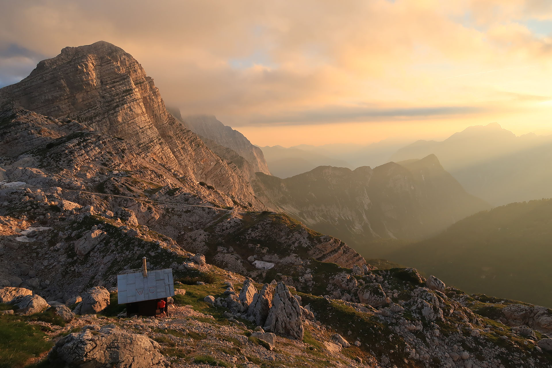 media_Q93UGN9WG5BHBW5V