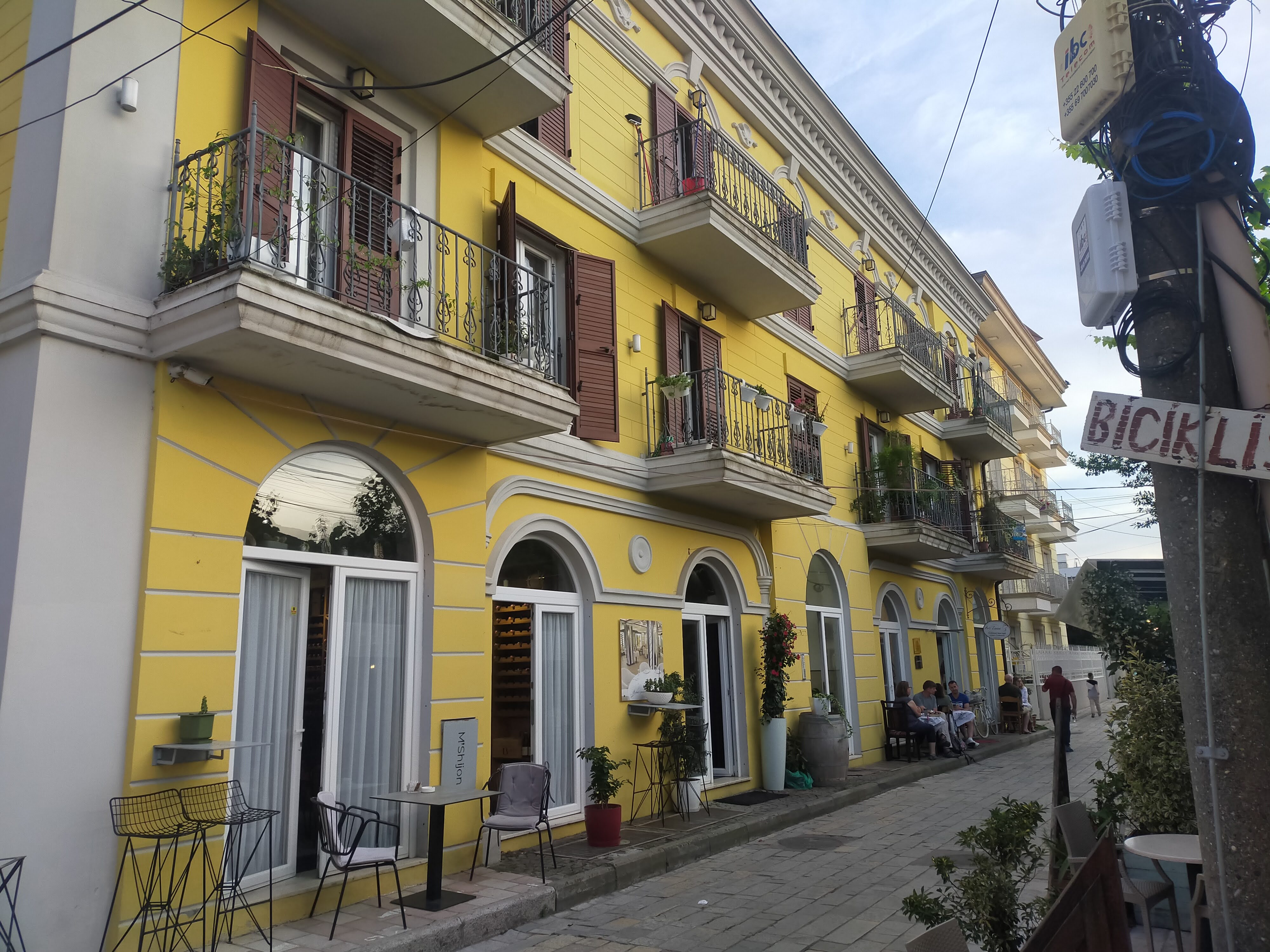 media_ASULQR28ML4LYDZP