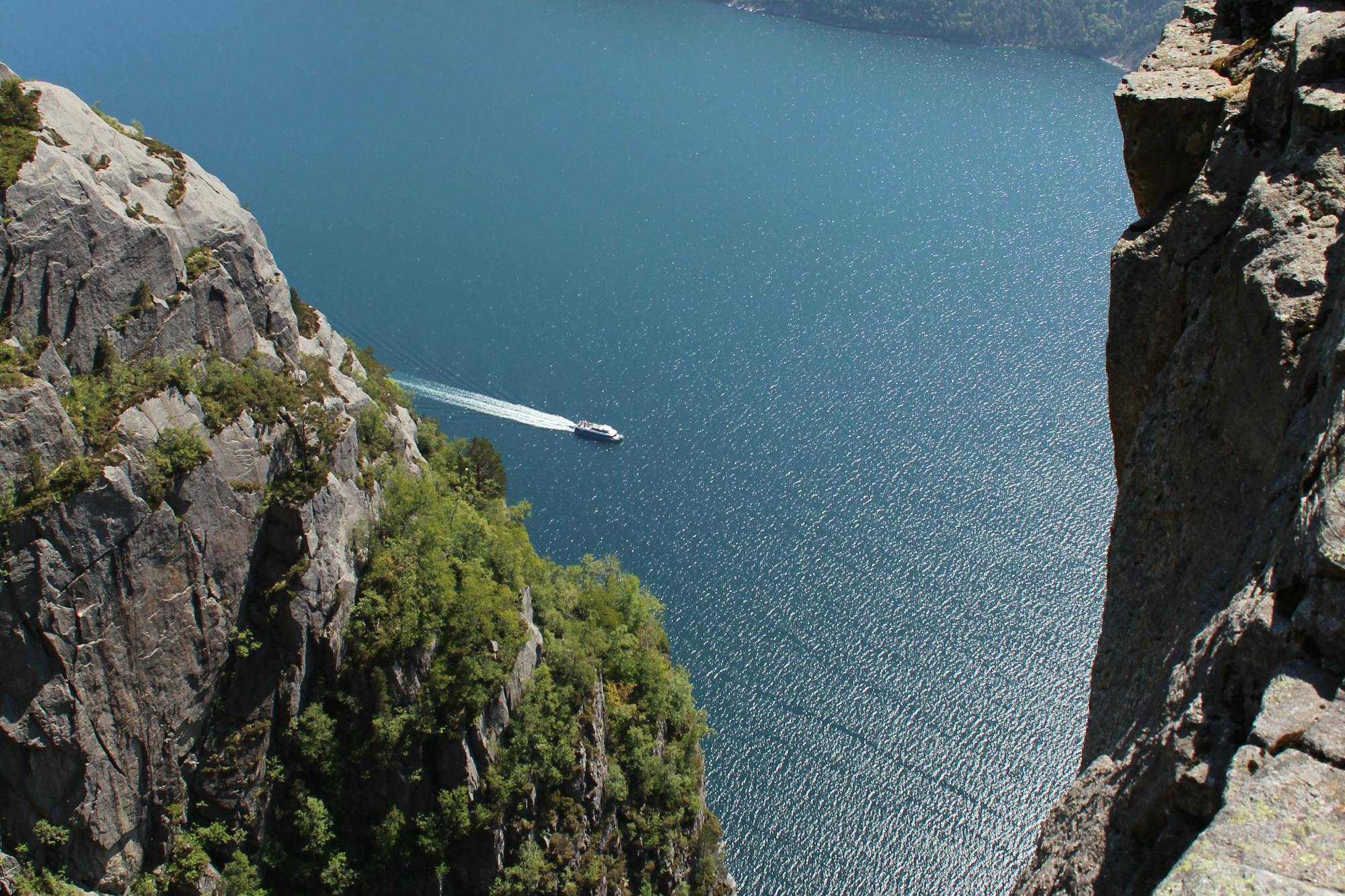 media_AFNAXVSV9D558827