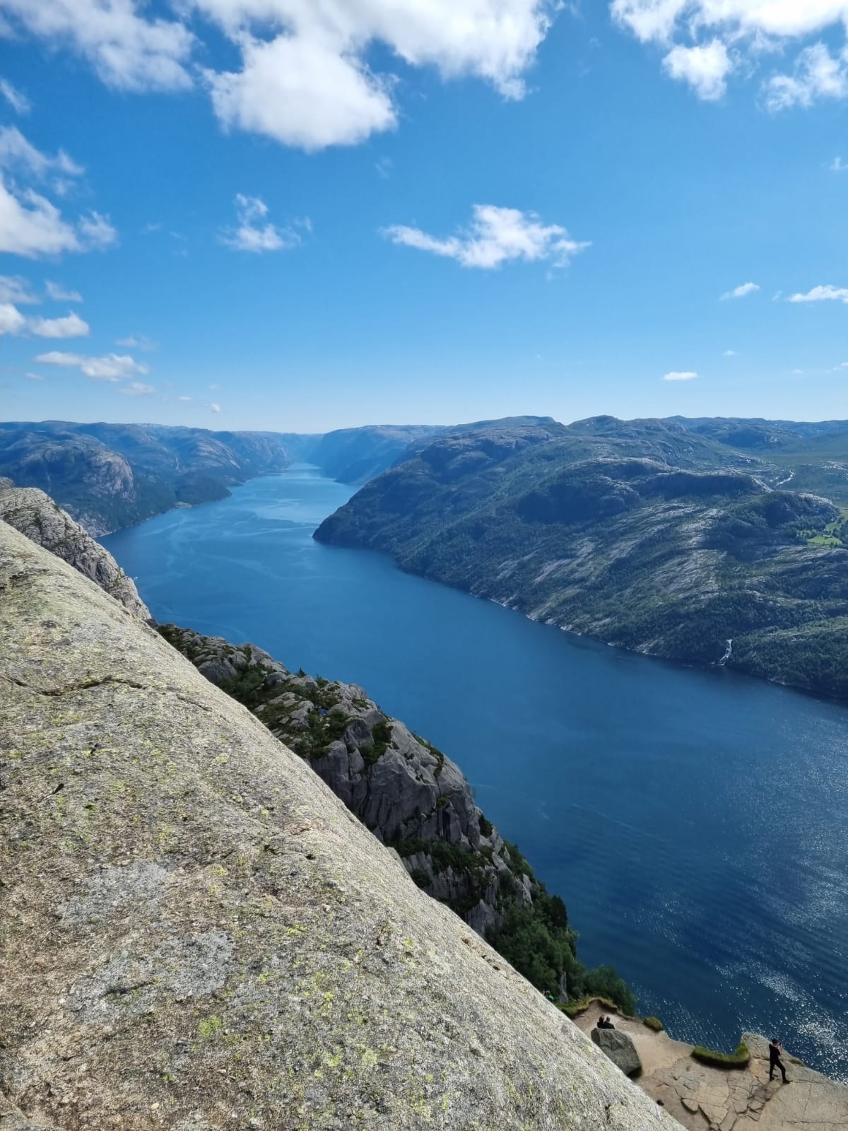 media_JTDS24BLS8B98CK3