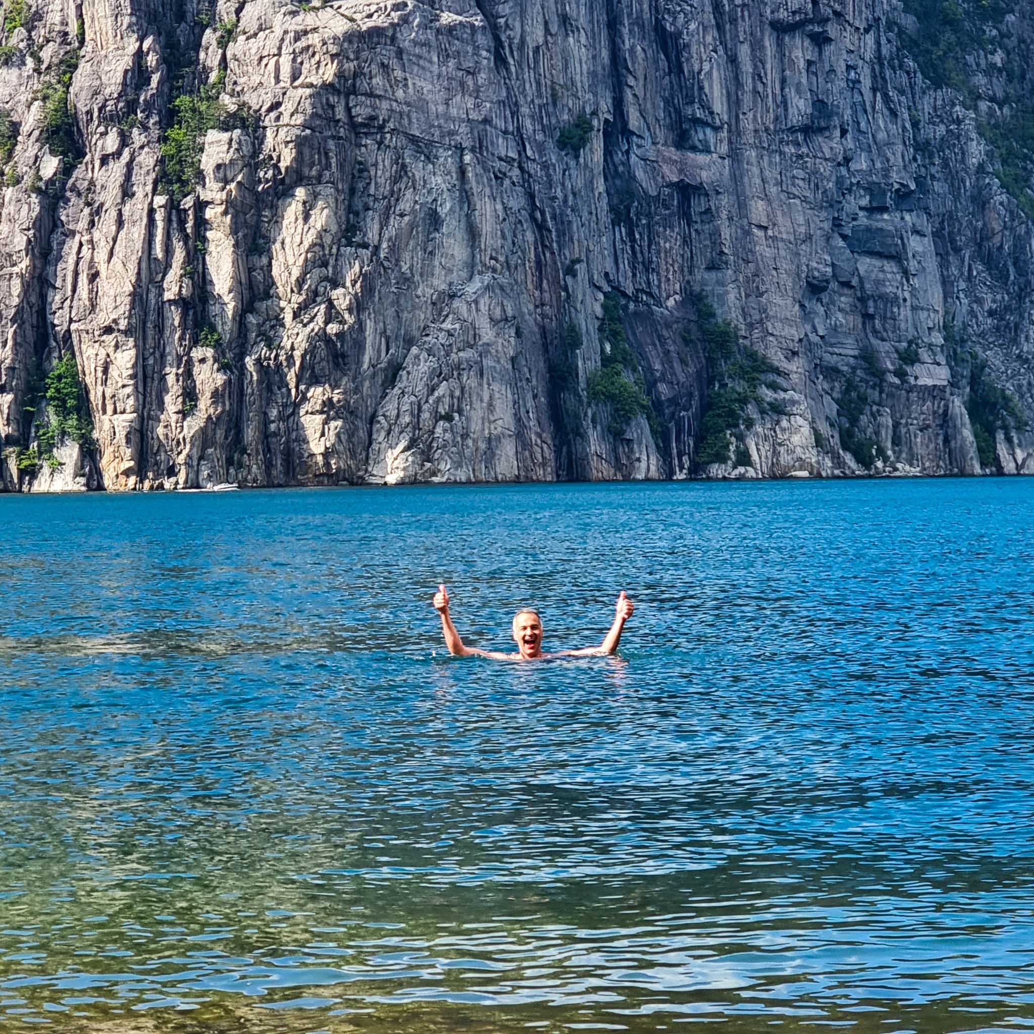 media_T89G5DHBB785SRE4