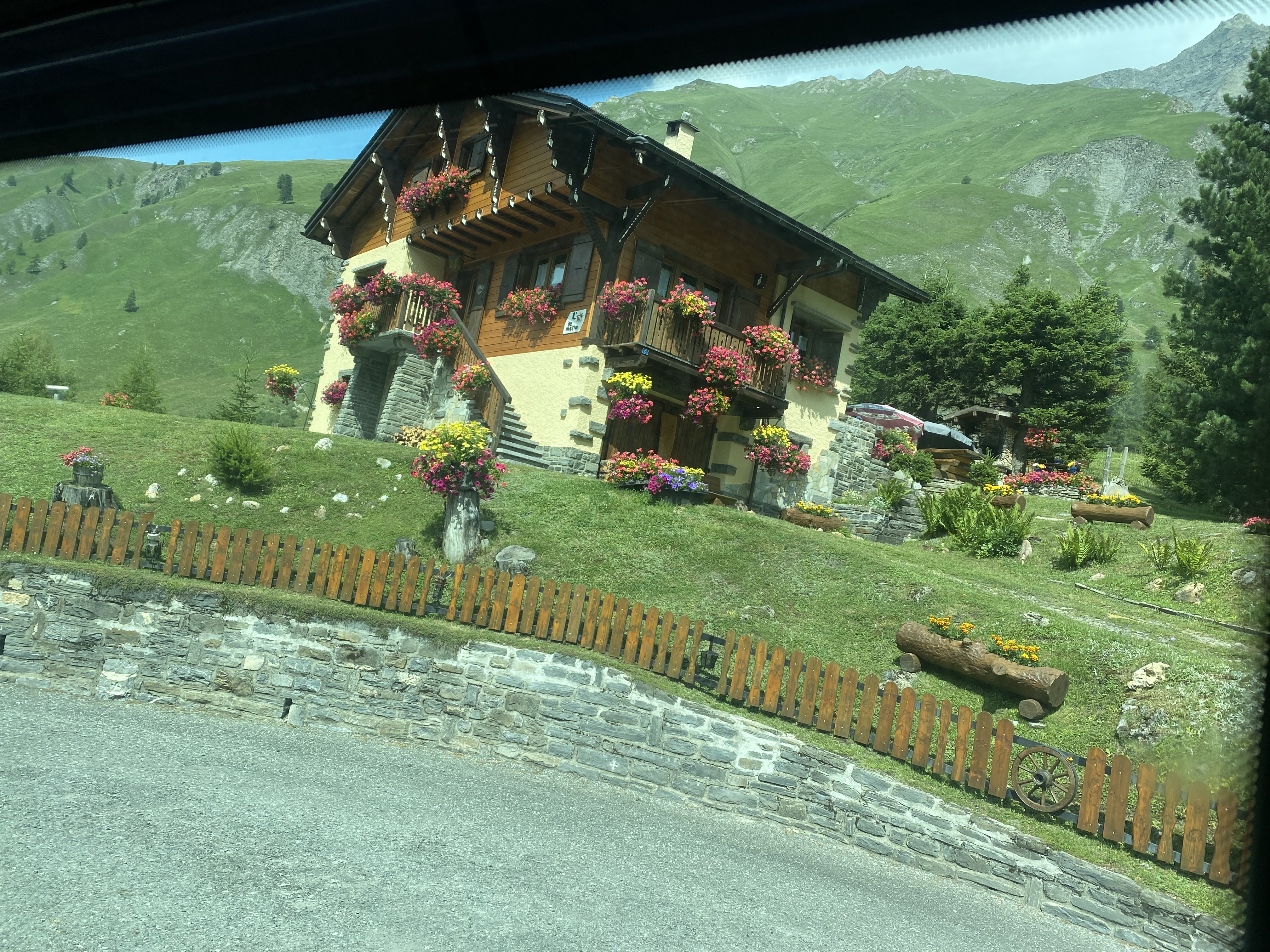 media_R3M3W828BDFSXTWG