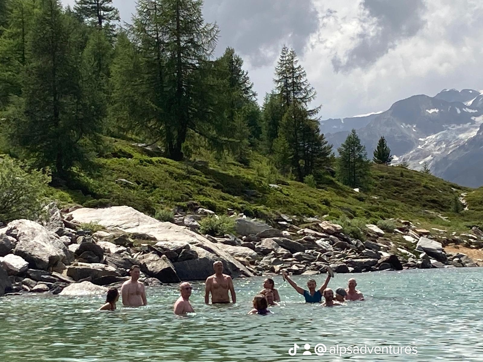 media_VPV6GZSAX9Y4SDNE