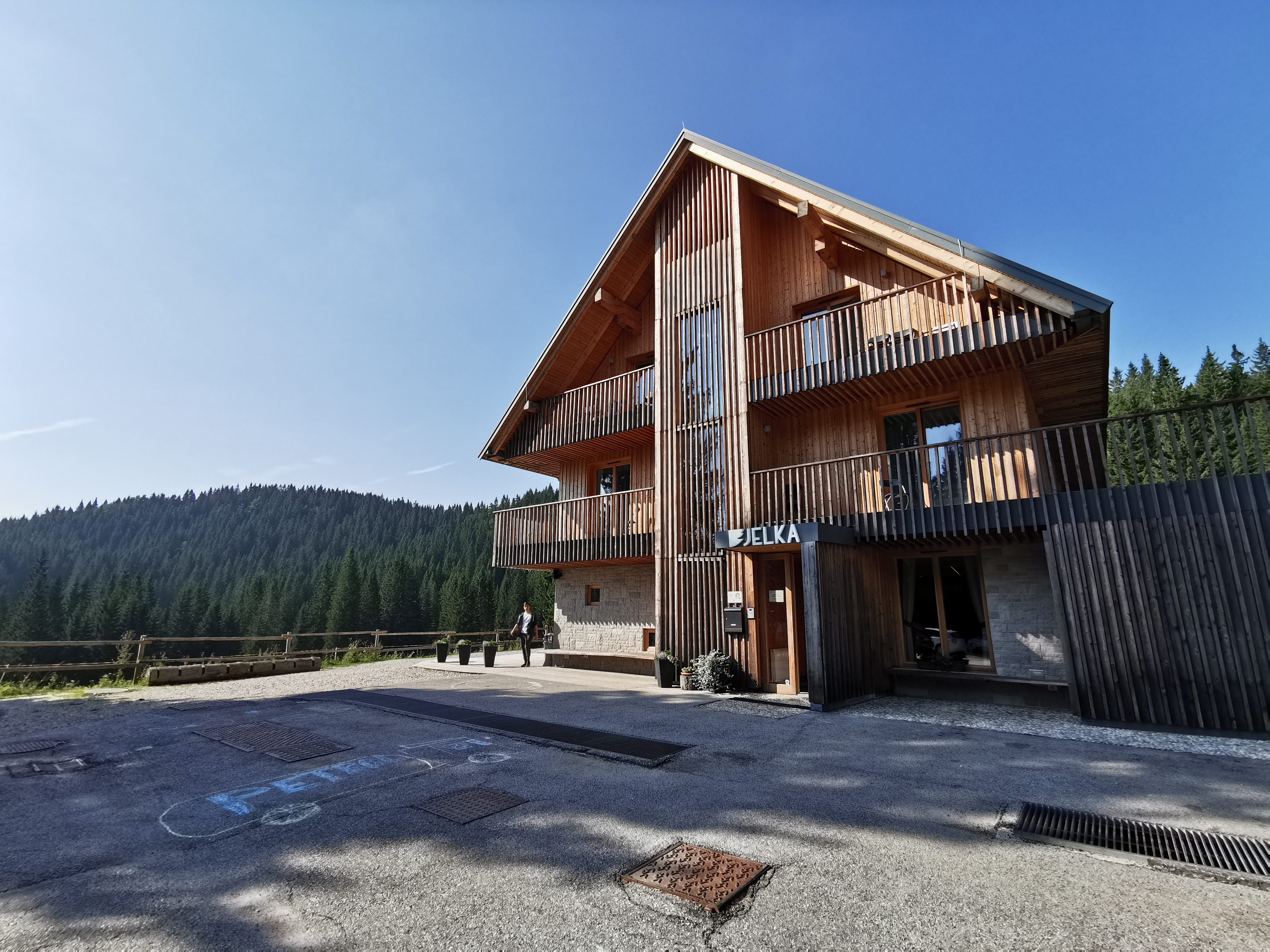 200c68b2-3738-43d1-82f3-eae22c3d599b