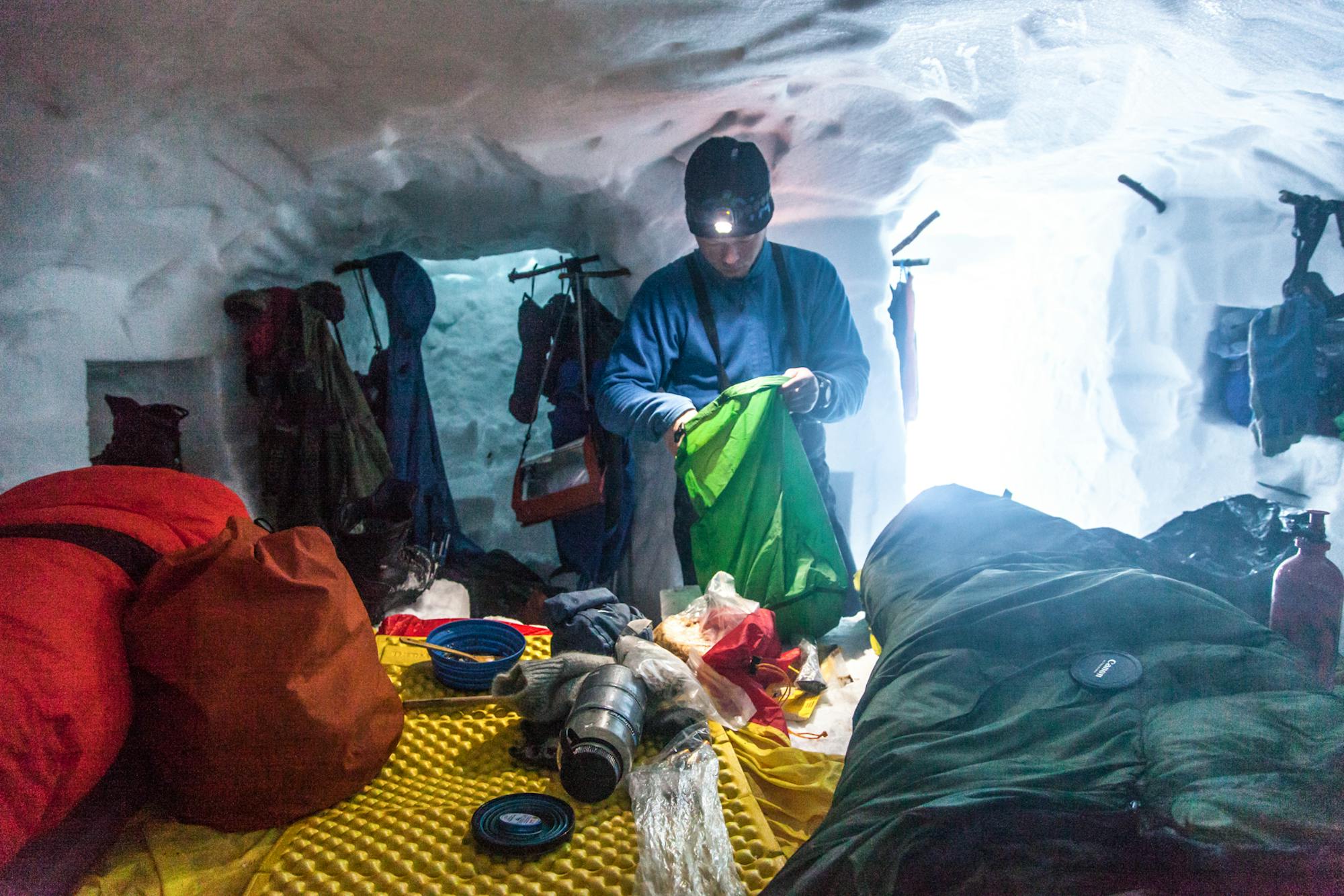 Snow Holing Survival Course