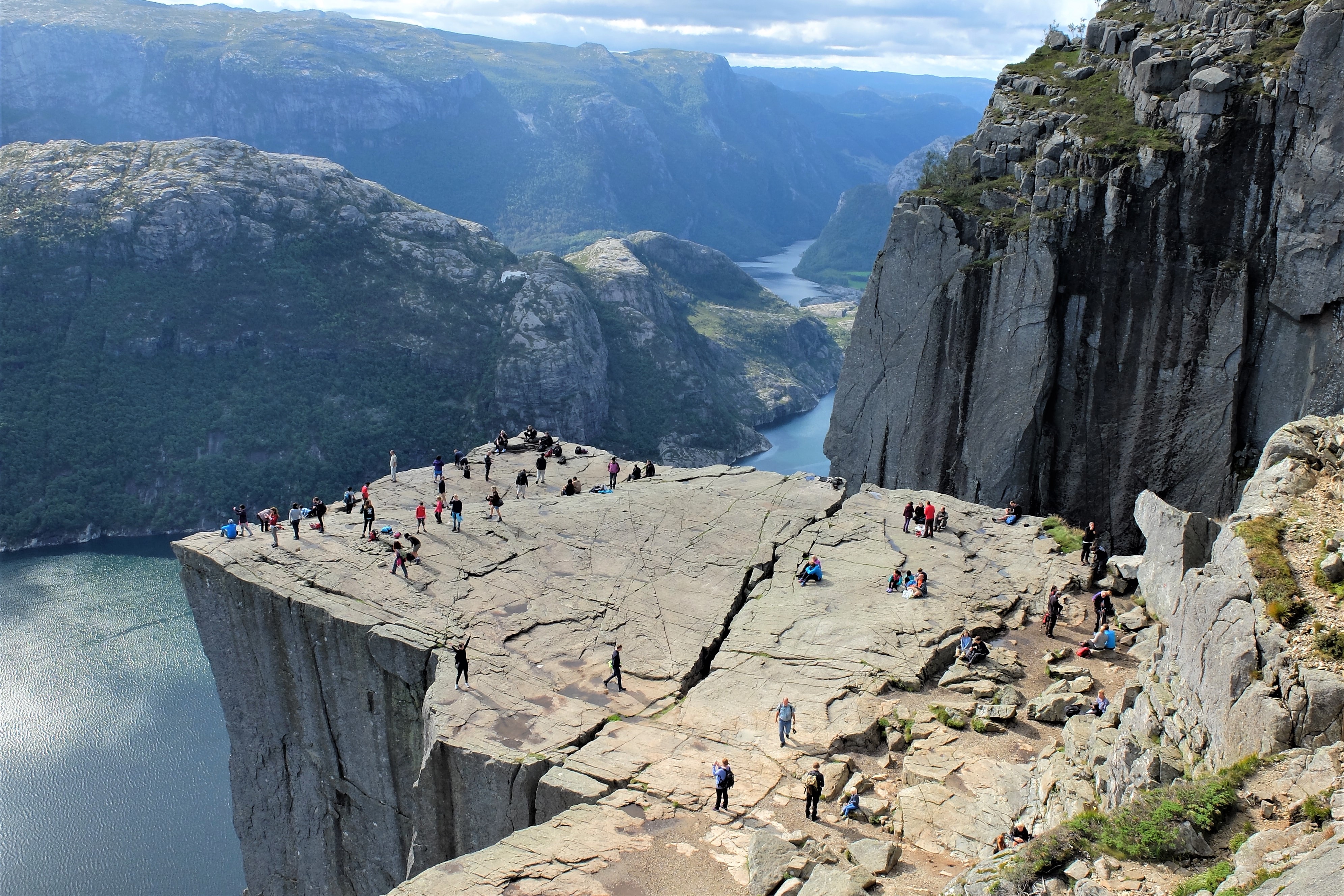 d4c9ce77-416b-48f9-af2d-a961ebf065f7