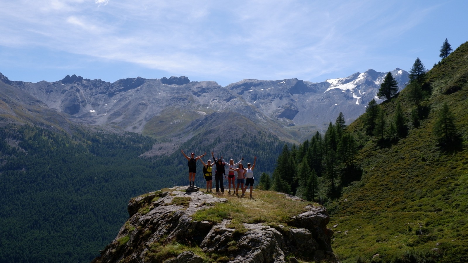 media_76C4X7ZYZGEAXL9F